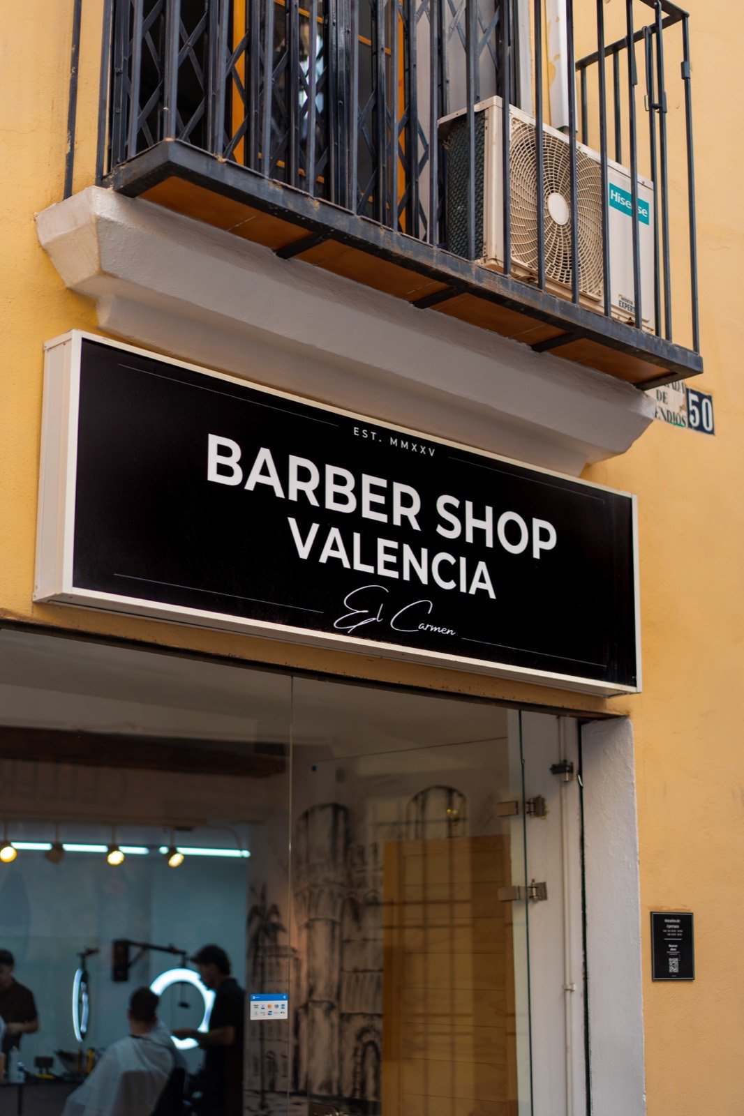 Fachada Barber Shop Valencia El Carmen