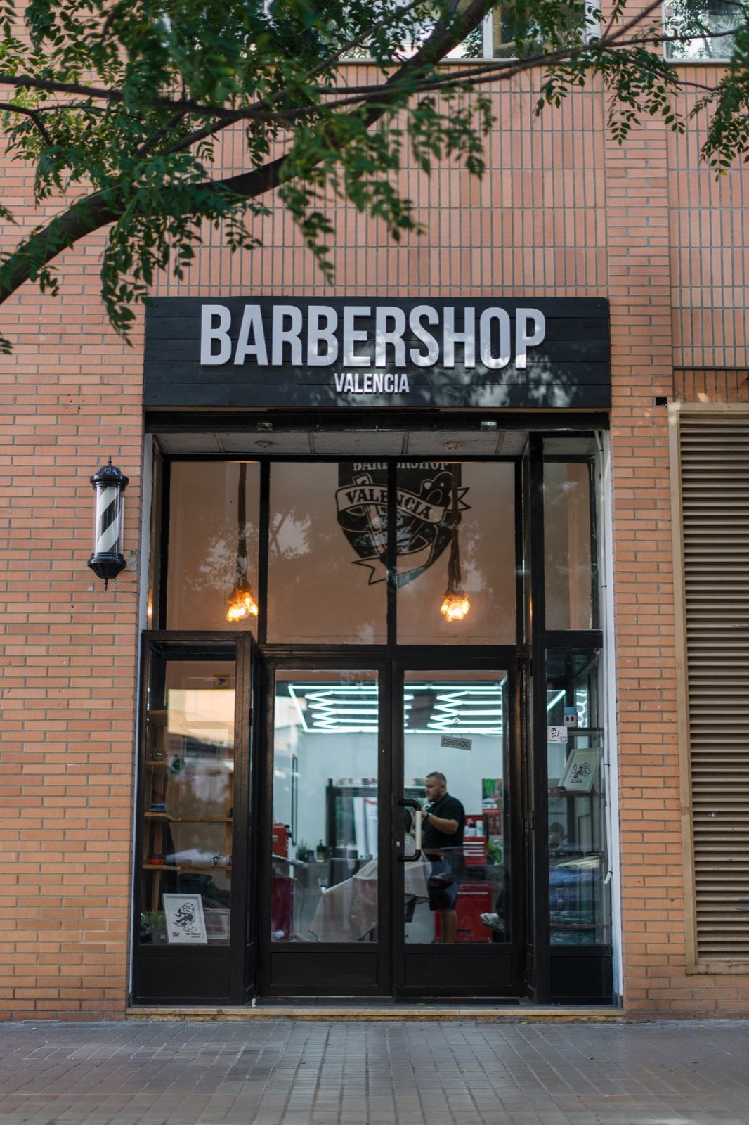 Фасад Barber Shop Valencia в La Petxina
